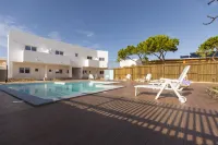 Sagres Sun Stay - Surf Camp & Hostel - Swimmingpools