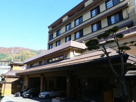Ryokan Sakaya Отели рядом с достопримечательностью «Nozawa Onsen Karasawa Ski Center»