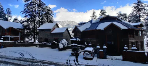 Pause by the Woods Hotels in Naggar