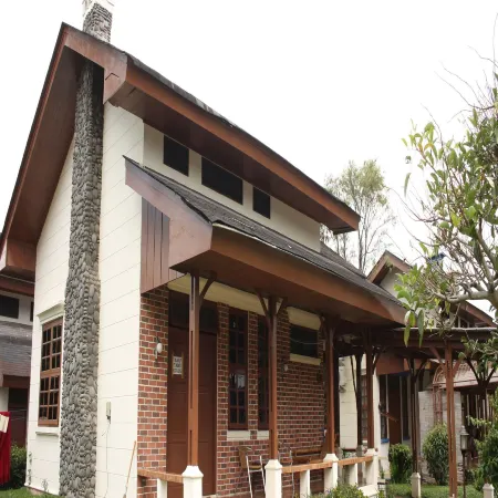 Villa Kota Bunga Protea Hotels in Pacet