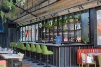 Burleigh Court Hotel and Leisure - bar