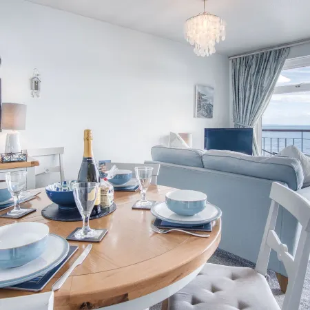 17 Beach Court - 2 Bed Apartment - Saundersfoot