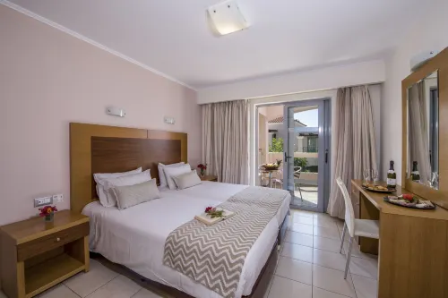Isida Hotel Agia Marina - Hot Tub