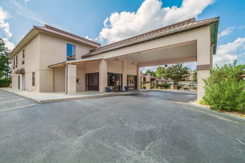 Rodeway Inn Hotels in Greenwood