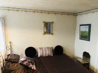 Apple Tree Cabin with River Views Các khách sạn ở Hedemora
