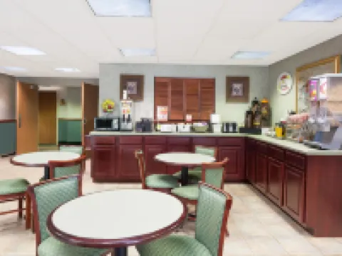 Super 8 by Wyndham Erwin Hotels in Erwin