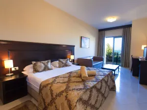 Blue Waves Resort