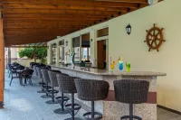 Kapetanios Limassol Hotel - Quầy bar