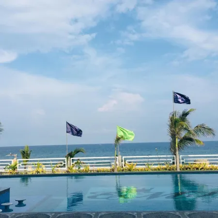 EM Royalle Hotel & Beach Resort