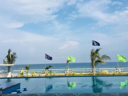 EM Royalle Hotel & Beach Resort