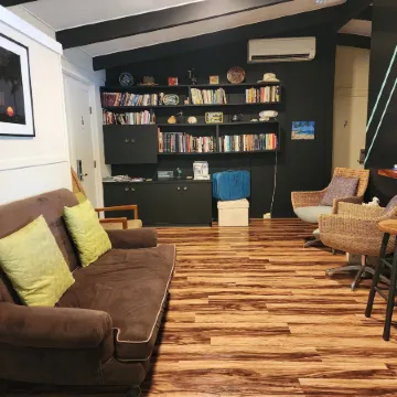 Arnott's Lodge & Hiking Adventures