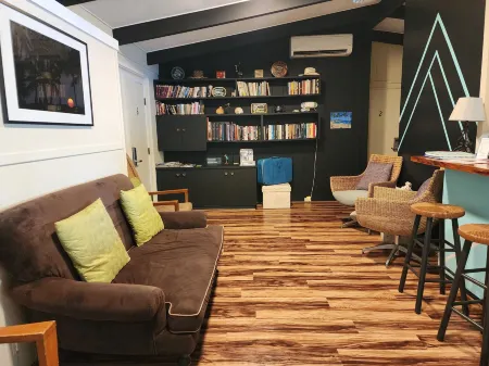 Arnott's Lodge & Hiking Adventures