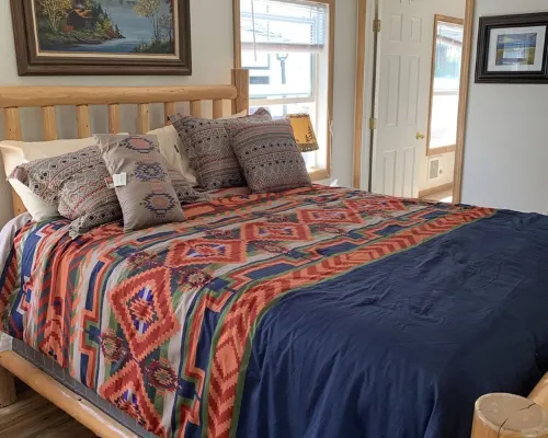One bedroom cabin located about two blocks from Flathead Lake and the public bea Hotels in Lakeside