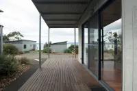 Swansea Beach Chalets - Homestays