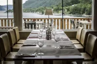 Lavik Fjord Hotel & Apartments Hotel di Lavik
