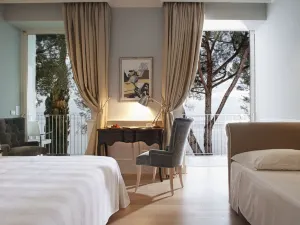 Hotel Riviera & Maximilian's