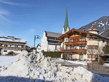 Attractive Holiday Home in Kaltenbach on the Ski Slope