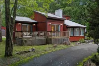Trail House by AvantStay Walk to Creek Deck Hotels near Dollar General