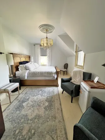 The Saucy Willow Inn and Cottages