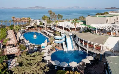 Golden Beach Resort & Spa فنادق في Akyarlar Mahallesi