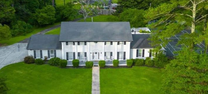 Mansion with Private Pool Bsktball Tennis Courts Отели в г. Фейетт