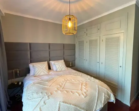 Sunset View KING Bedroom Hotels in Almada