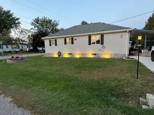 Charming 3-bedroom River/Lake Accessible House across from Clemins River Resort