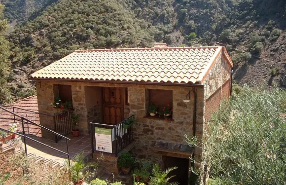 波狄剛村舍酒店