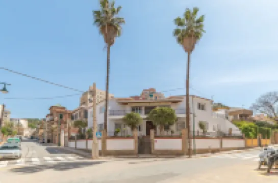 Ayz Silvela - Auto Check-in Property