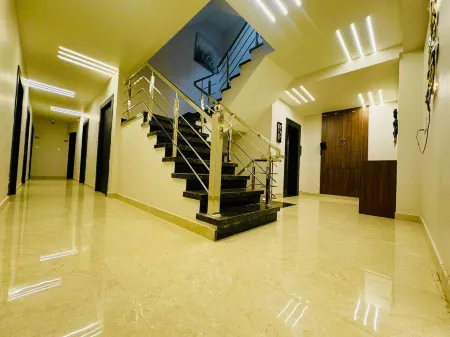 Hotel Najaf Palace Отели рядом с достопримечательностью «Кваджа Гариб Навас Дарга Шариф»