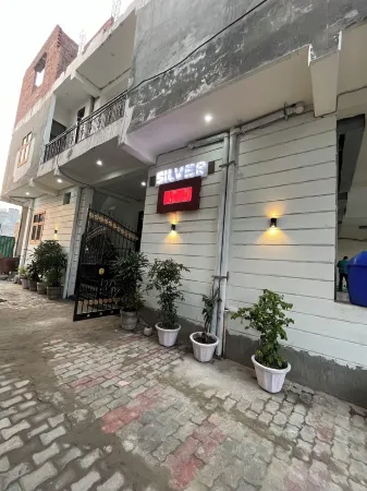Hotel Silver Inn
