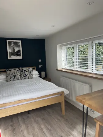 Priory Tearooms Burford with Rooms Отели рядом с достопримечательностью «The Great House»