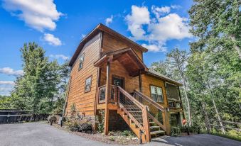 Honeysuckle Hill 2 Bedroom Cabin by RedAwning
