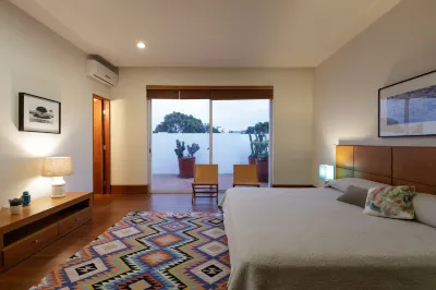 Apartamentos West End Hotels near ISKCON Temple