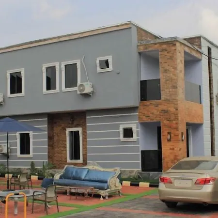 De-Lexis Hotel & Suites
