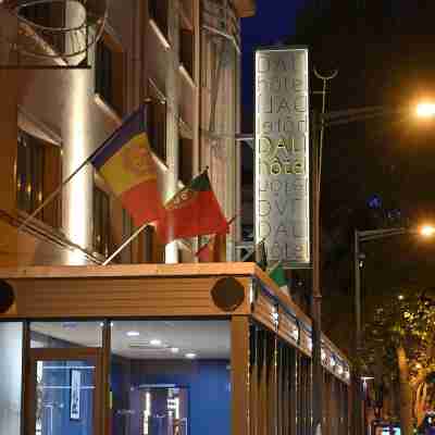 Dali Hôtel Perpignan - Restaurant Hotel Exterior