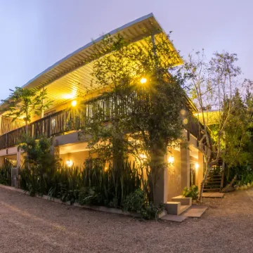 Mackaya Bella Guest House Hotels near Coastal KZN TVET College - Durban Campus