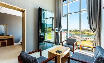 Rich Hotel