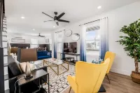 2-story modern & chic home near downtown with washer/dryer, AC, & fast WiFi Hôtels à : Fayetteville