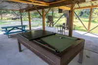 Rustic Retreat - Firepit, Pool Table, Porch, WiFi Hotels in Berkeley County