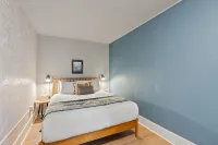Stylish Downtown Cottage, Walk Everywhere