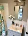 Cozy 2-bedroom apartment in Wilmington with AC , WiFi and Private Parking. Hotels in 