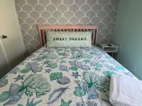 Fancy, Fabulous Flamingo Vibes !! Hotels in Stump Sound