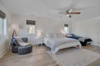 Charming Private Home in Downtown Raleigh with a fenced-in backyard Hotels near Hamrick's of Raleigh