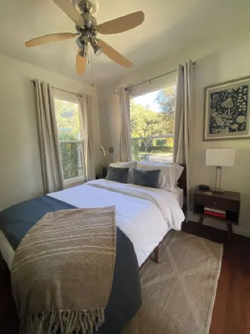 Rosebud: Charming 2-bedroom home in Pasadena