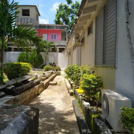 Entire 6-Bedroom Villa Free Parking with Fast Wifi