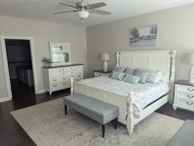 Charming 4-bedroom townhome in fabulous West Point. Great for Corporate Stays Hotels near West Point Recreation