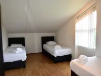 Pleasant Vacation Home with Shared Pool Hotel dekat Eemhof Trout Fishing