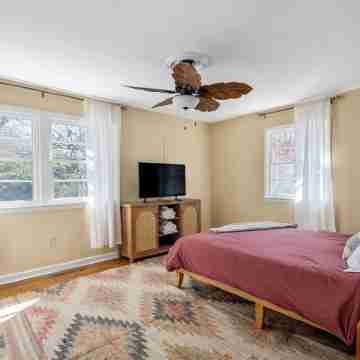 Spacious 3-bed/3-bath home close to Bruce's Field! Rooms