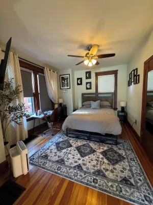 Cozy 1-bedroom lovenest in Covington with AC, WiFi pet-friendly fenced backyard